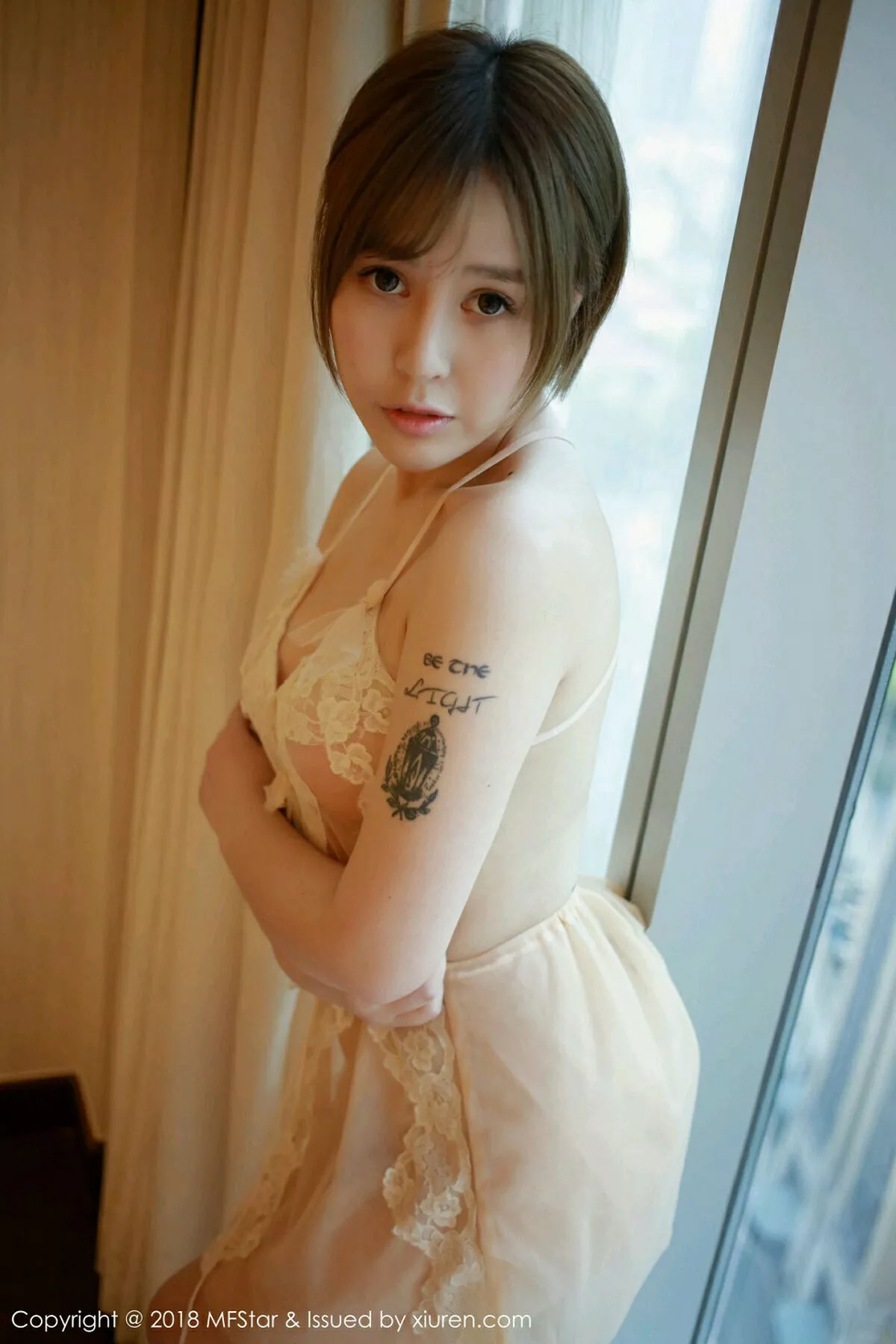 艾莉写真